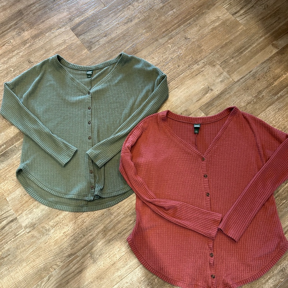 Women's Button-Up Thermal Shirts - Green and Red